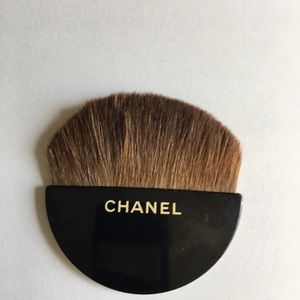 Chanel blush brush